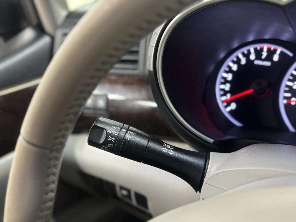 2011 Nissan Quest 4dr SL - 23000579 - 32