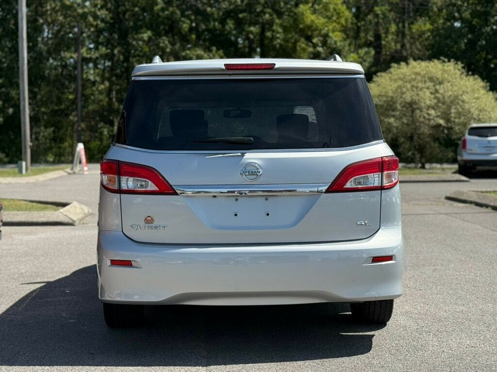 2011 Nissan Quest S photo 2