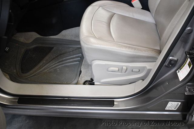 2011 Nissan Rogue SL With Leather  & Sunroof & Navigation - 22381528 - 8