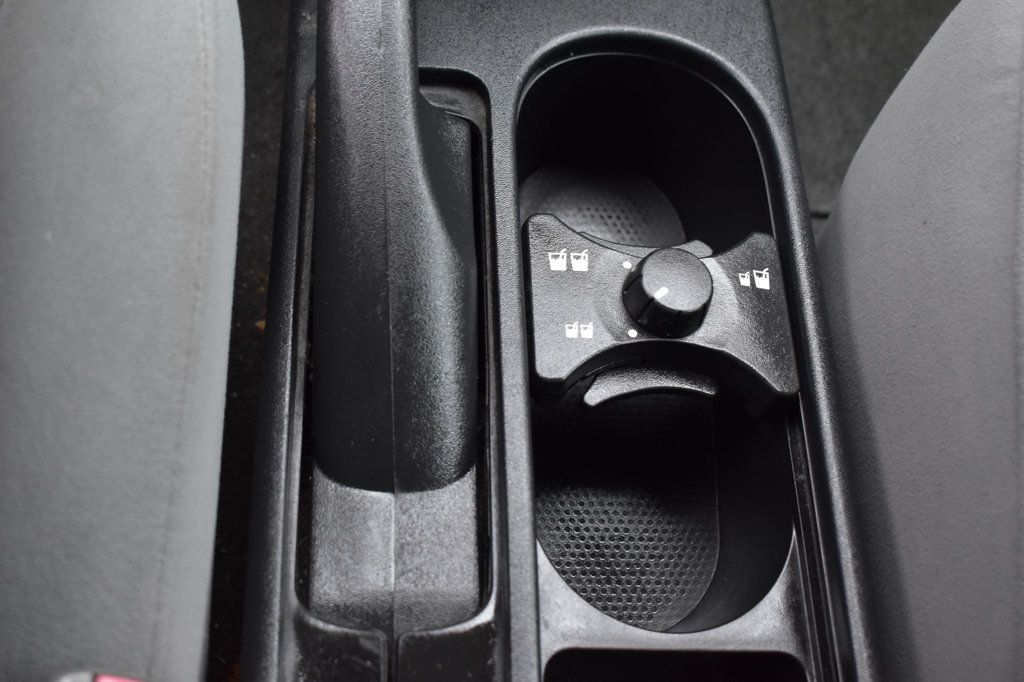 2011 Nissan Sentra 4dr Sedan I4 CVT 2.0 S - 22943438 - 30