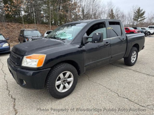 2011 Nissan Titan 2WD Crew Cab SWB SV - 23002776 - 0