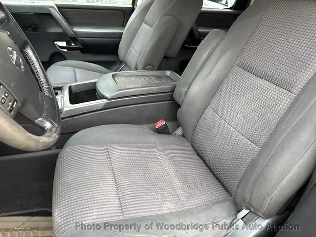 2011 Nissan Titan 2WD Crew Cab SWB SV - 23002776 - 5