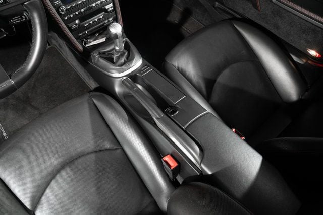 2011 Porsche 911 Turbo Cabriolet - 23045847 - 29