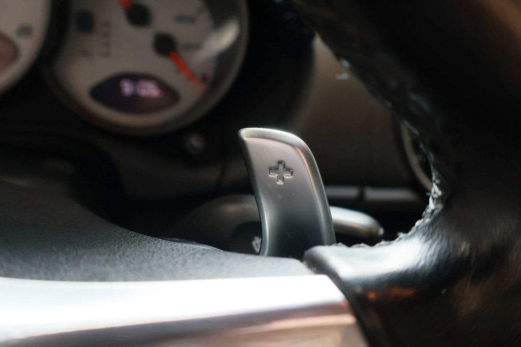 2011 Porsche Boxster S photo 19