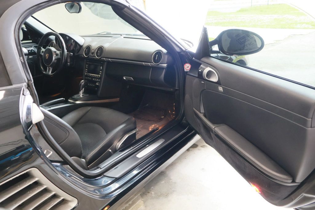 2011 Porsche Boxster S photo 30