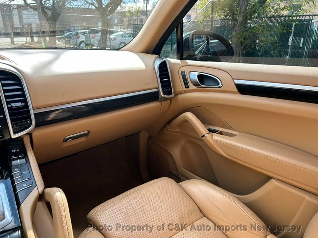 2011 Porsche Cayenne PREMIUM PKG, PASM, 19-INCH TURBO RIMS, BOSE AUDIO, REAR VIEW - 23009728 - 39