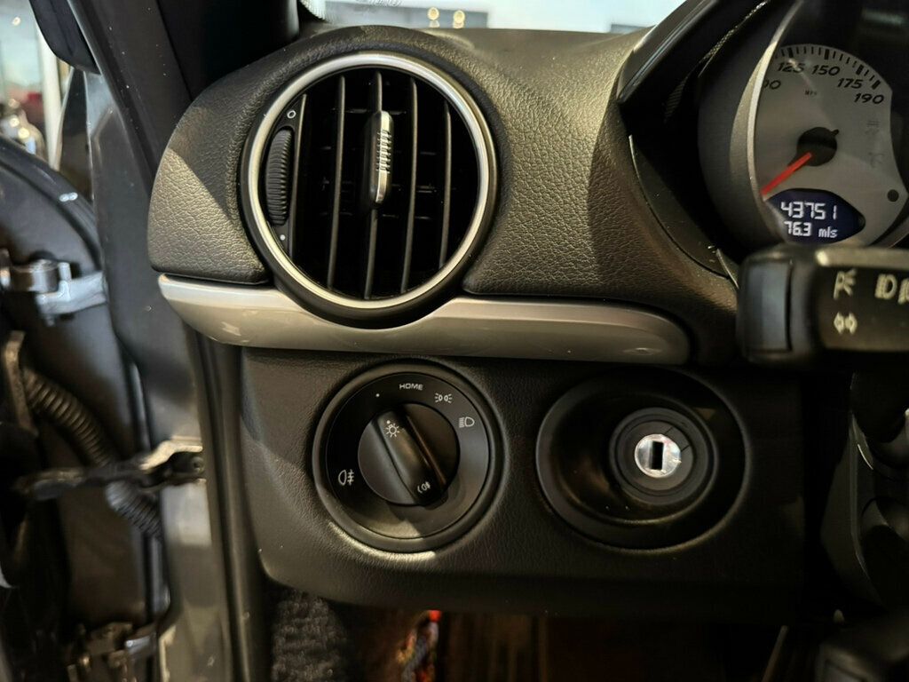 2011 Porsche Cayman S photo 13