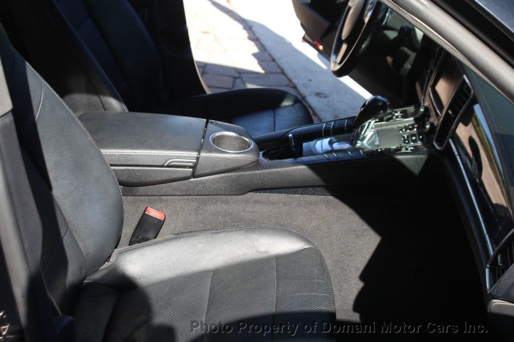 2011 Porsche Panamera photo 23