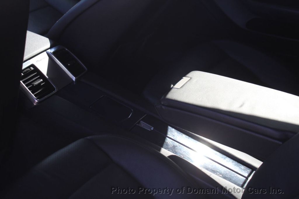 2011 Porsche Panamera photo 33