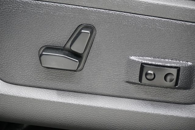 2011 Ram 1500 4WD Crew Cab 140.5" Outdoorsman - 23000296 - 13