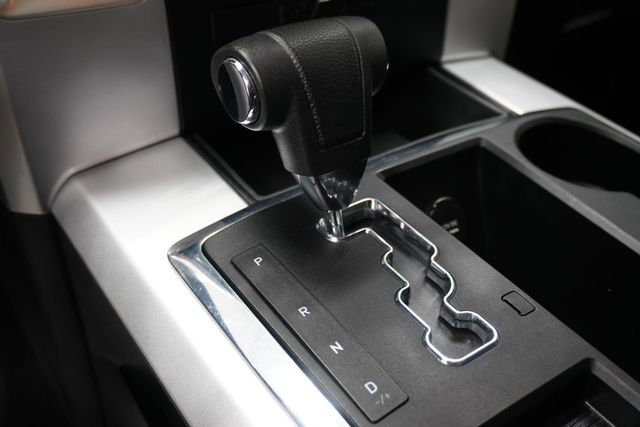 2011 Ram 1500 4WD Crew Cab 140.5" Outdoorsman - 23000296 - 17