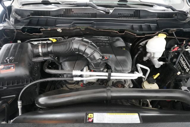 2011 Ram 1500 4WD Crew Cab 140.5" Outdoorsman - 23000296 - 26