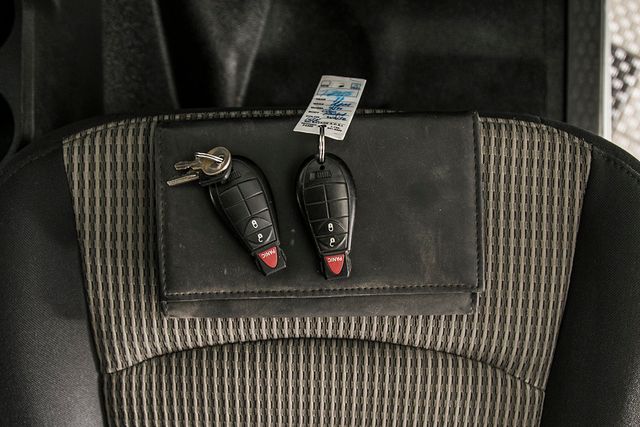 2011 Ram 4500 4500 CREW 4X4 * 6.7 CUMMINS * 9' C&M FLATBED * NEW TIRES * LOCAL - 12970987 - 31