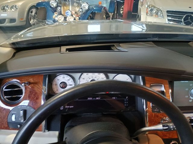 2011 Rolls-Royce Ghost 4dr Sedan Clean Carfax - 22933778 - 17