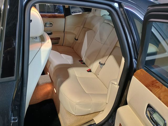 2011 Rolls-Royce Ghost 4dr Sedan Clean Carfax - 22933778 - 28