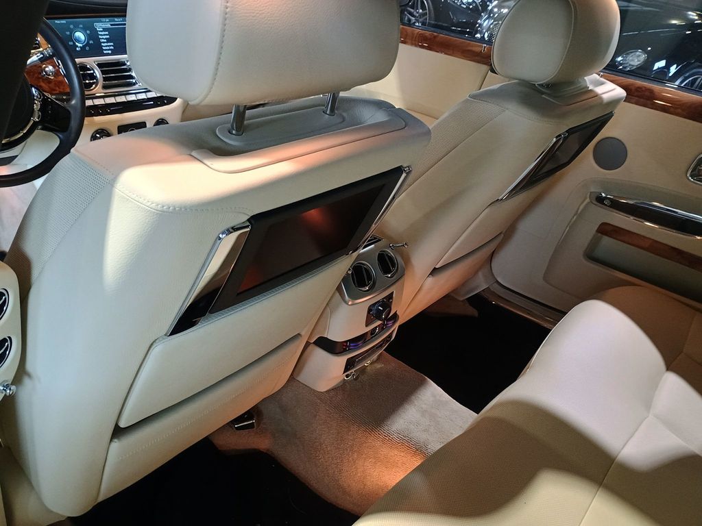 2011 Rolls-Royce Ghost 4dr Sedan Clean Carfax - 22933778 - 31