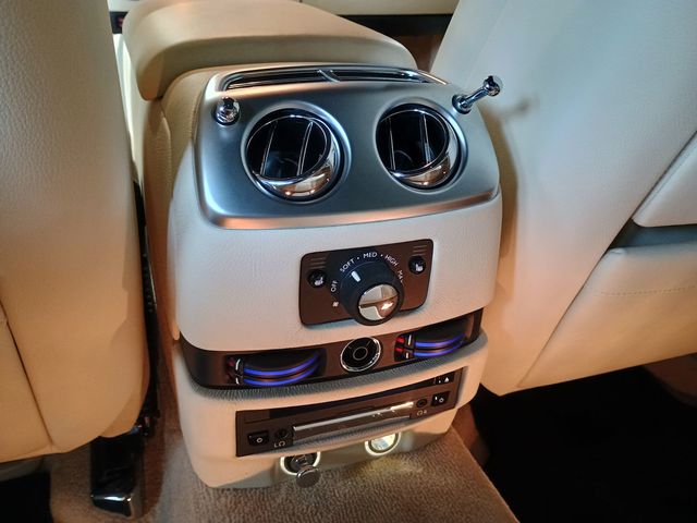 2011 Rolls-Royce Ghost 4dr Sedan Clean Carfax - 22933778 - 32