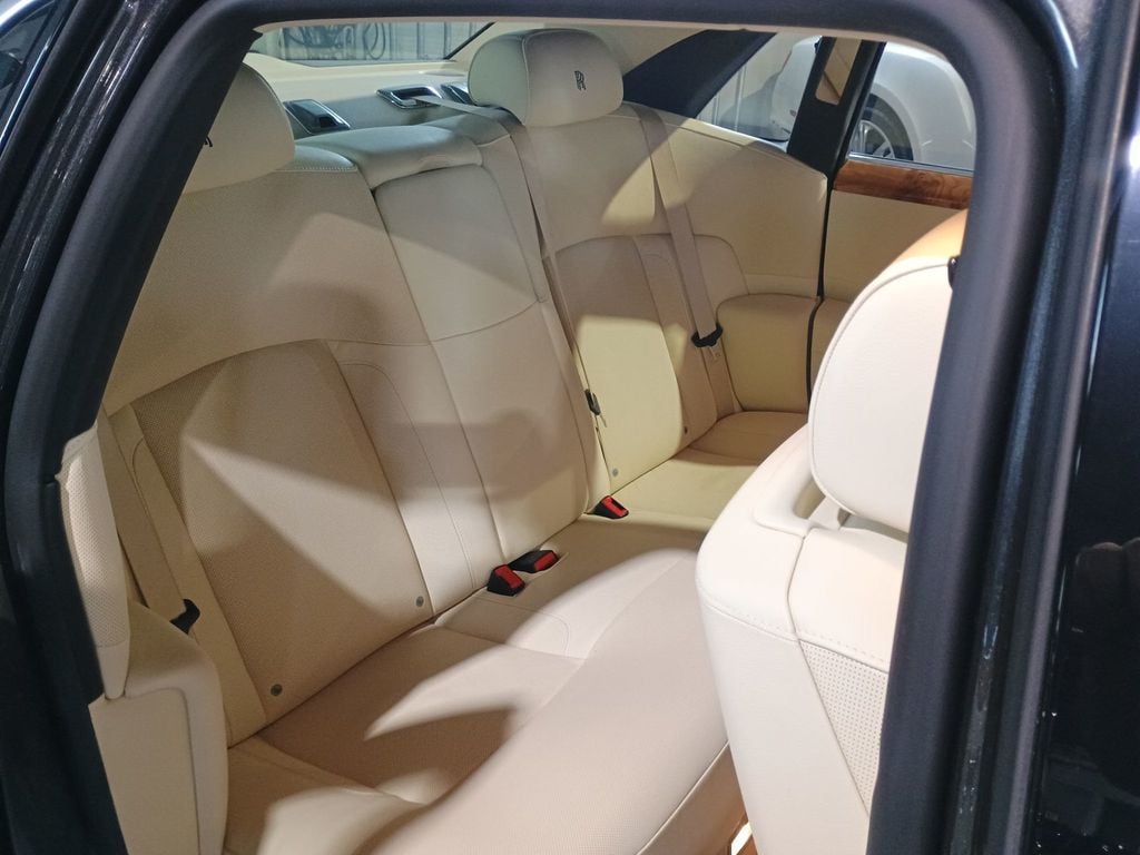 2011 Rolls-Royce Ghost 4dr Sedan Clean Carfax - 22933778 - 33