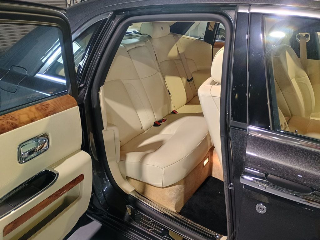 2011 Rolls-Royce Ghost 4dr Sedan Clean Carfax - 22933778 - 34
