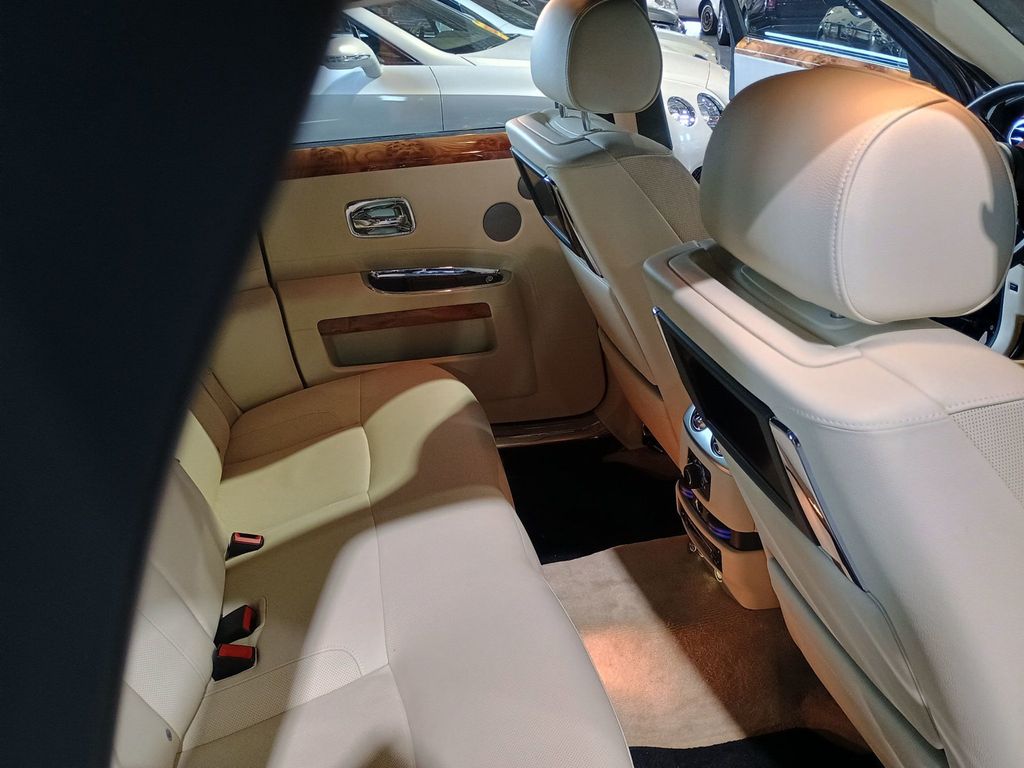 2011 Rolls-Royce Ghost 4dr Sedan Clean Carfax - 22933778 - 36