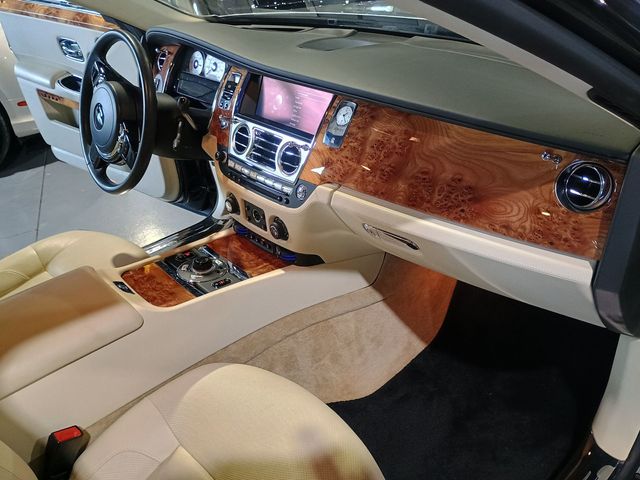 2011 Rolls-Royce Ghost 4dr Sedan Clean Carfax - 22933778 - 37