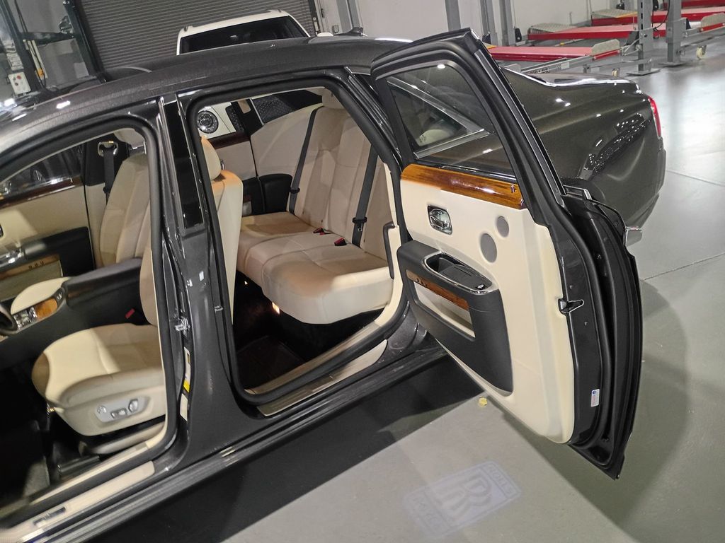 2011 Rolls-Royce Ghost 4dr Sedan Clean Carfax - 23099042 - 27