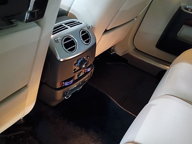2011 Rolls-Royce Ghost 4dr Sedan Clean Carfax - 23099042 - 30
