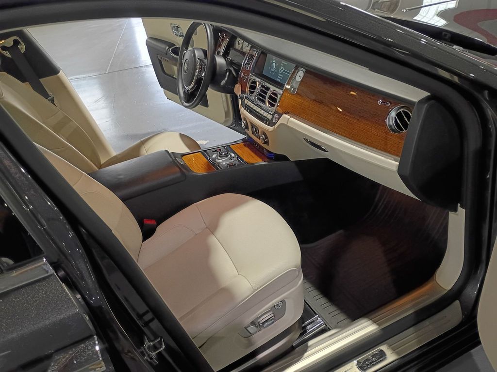 2011 Rolls-Royce Ghost 4dr Sedan Clean Carfax - 23099042 - 32
