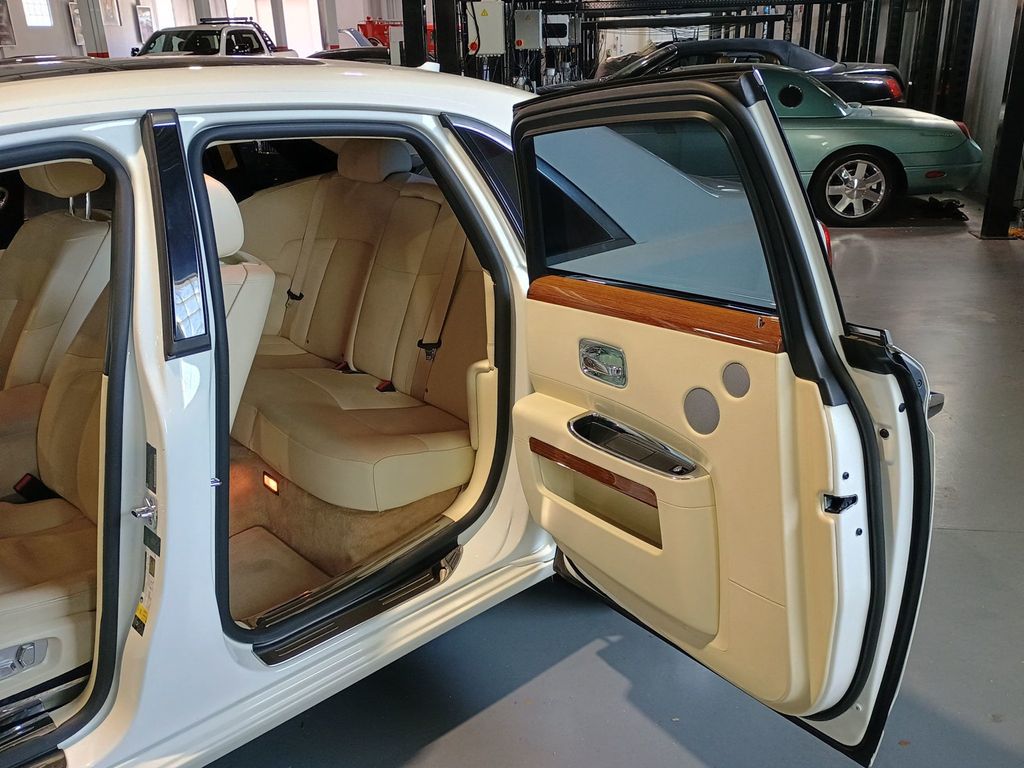 2011 Rolls-Royce Ghost 4dr Sedan Clean Carfax Florida Car - 23005354 - 26