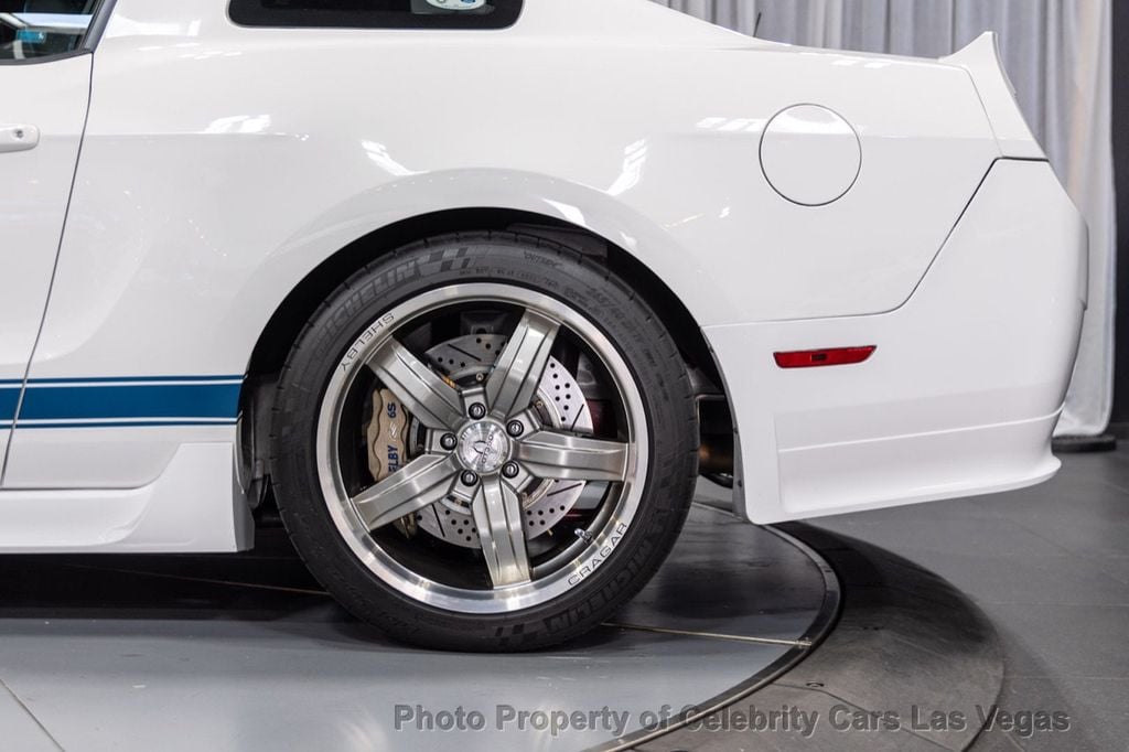 2011 Ford Mustang GT photo 17