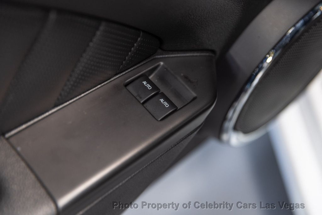 2011 Ford Mustang GT photo 36