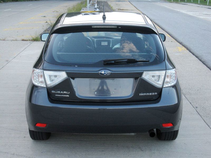 2011 Subaru Impreza 2.5i Premium photo 14