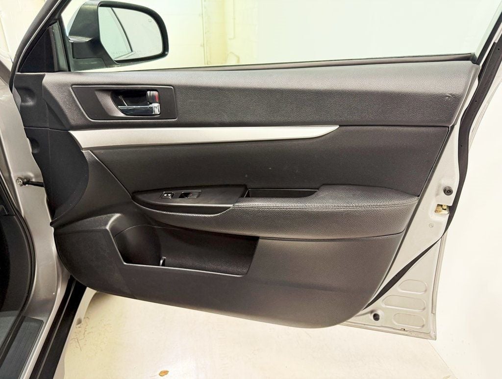 2011 Subaru Outback 4dr Wagon H4 Automatic 2.5i Prem AWP - 22923631 - 32