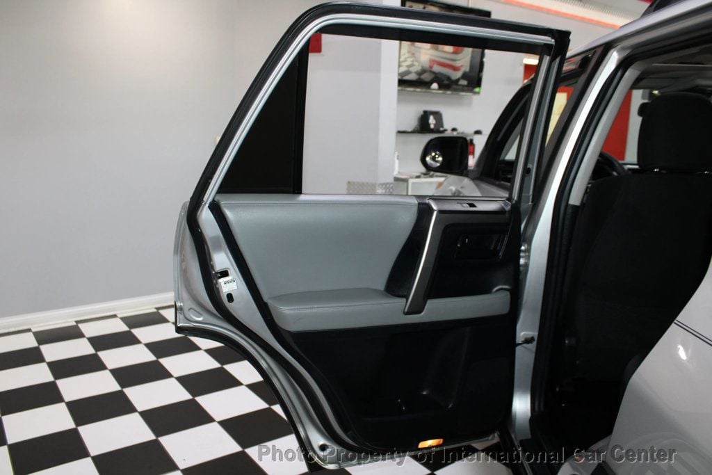 2011 Toyota 4Runner SR5 photo 18