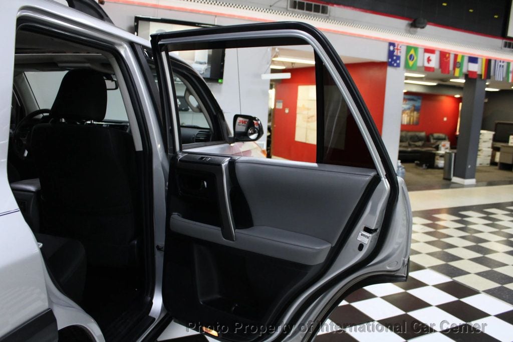2011 Toyota 4Runner SR5 photo 24