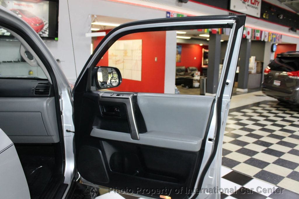 2011 Toyota 4Runner SR5 photo 27