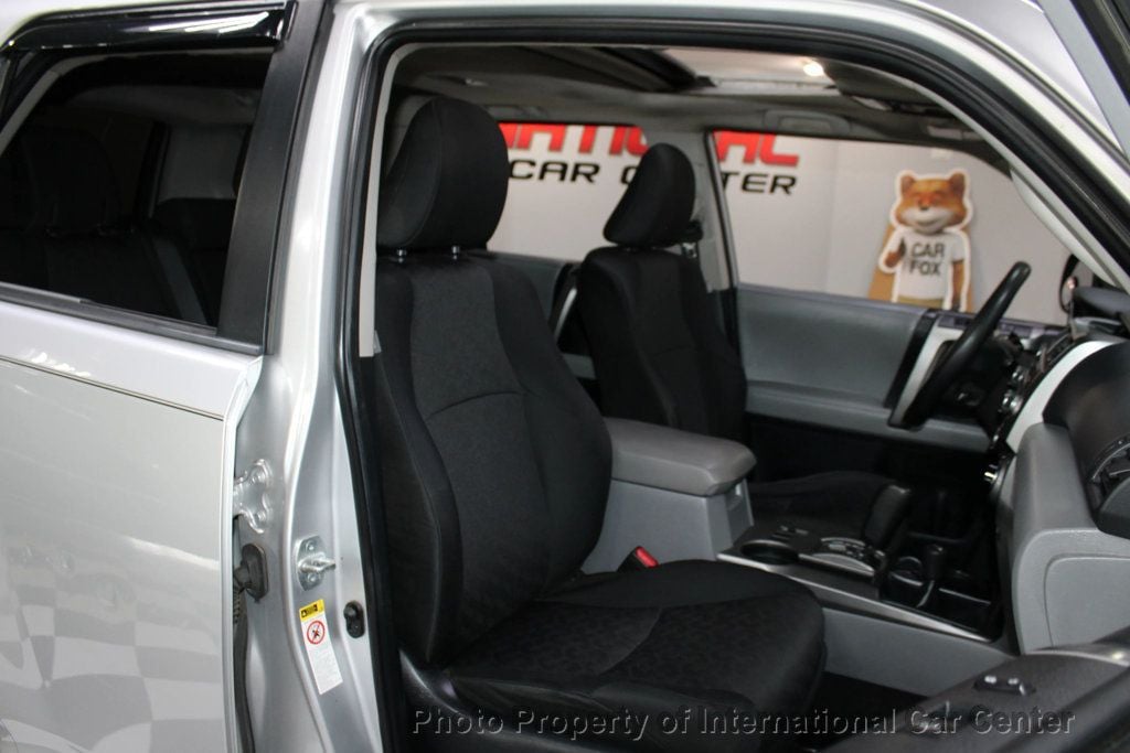 2011 Toyota 4Runner SR5 photo 29
