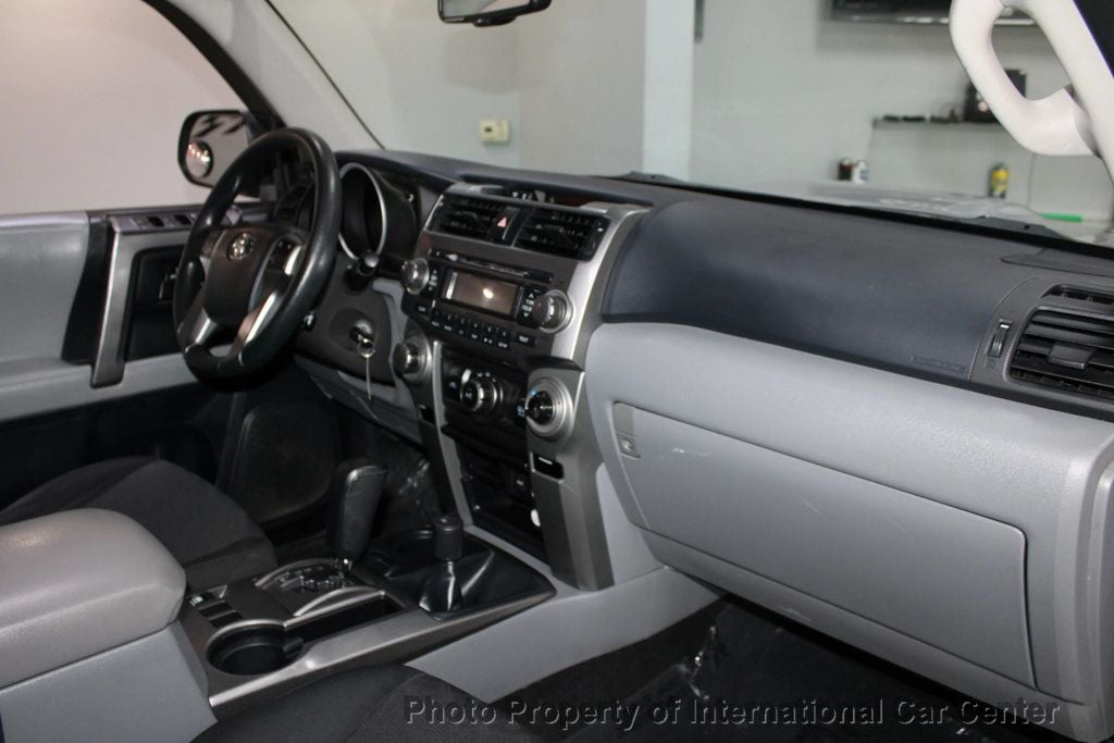 2011 Toyota 4Runner SR5 photo 30