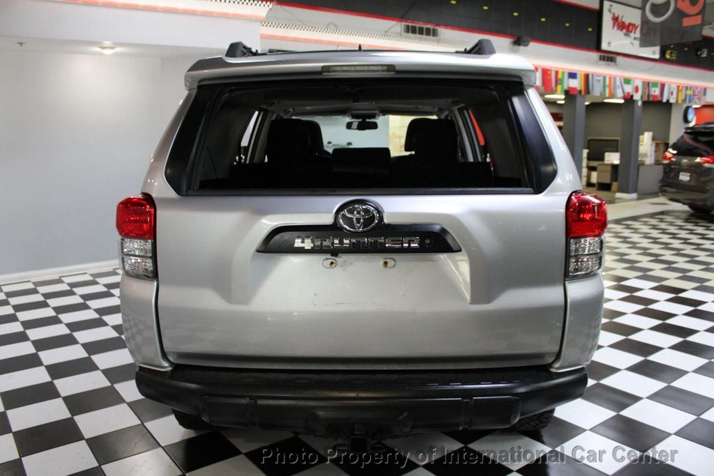 2011 Toyota 4Runner SR5 photo 4
