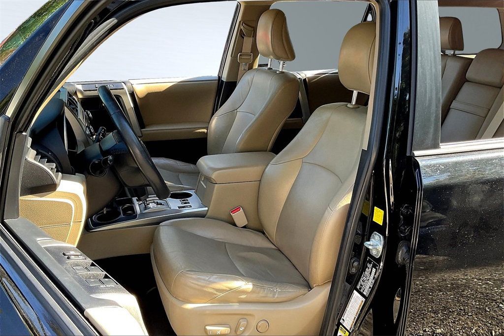 2011 Toyota 4Runner SR5 photo 10