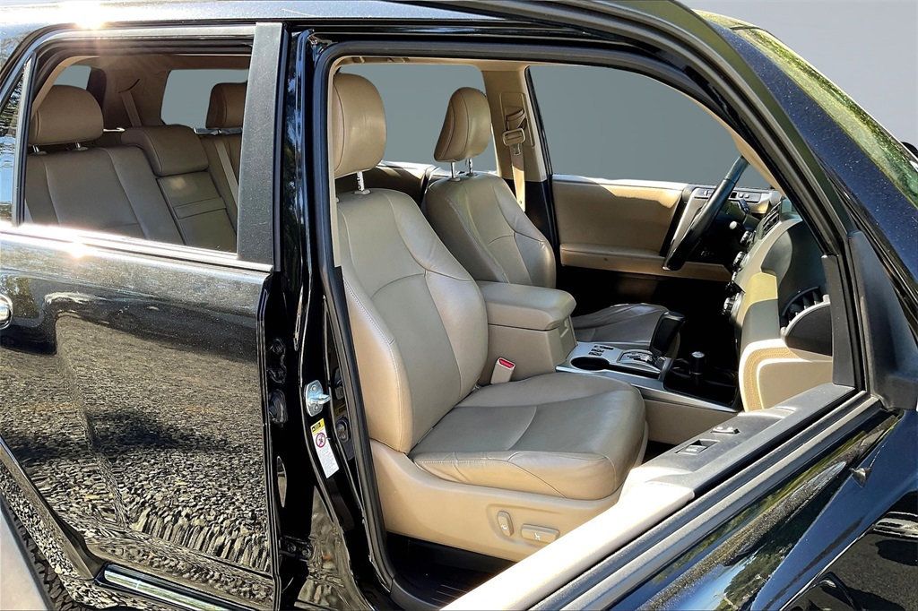 2011 Toyota 4Runner SR5 photo 13