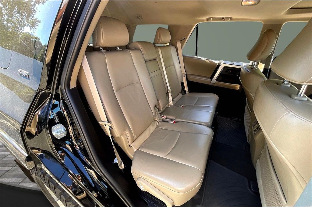2011 Toyota 4Runner SR5 photo 14