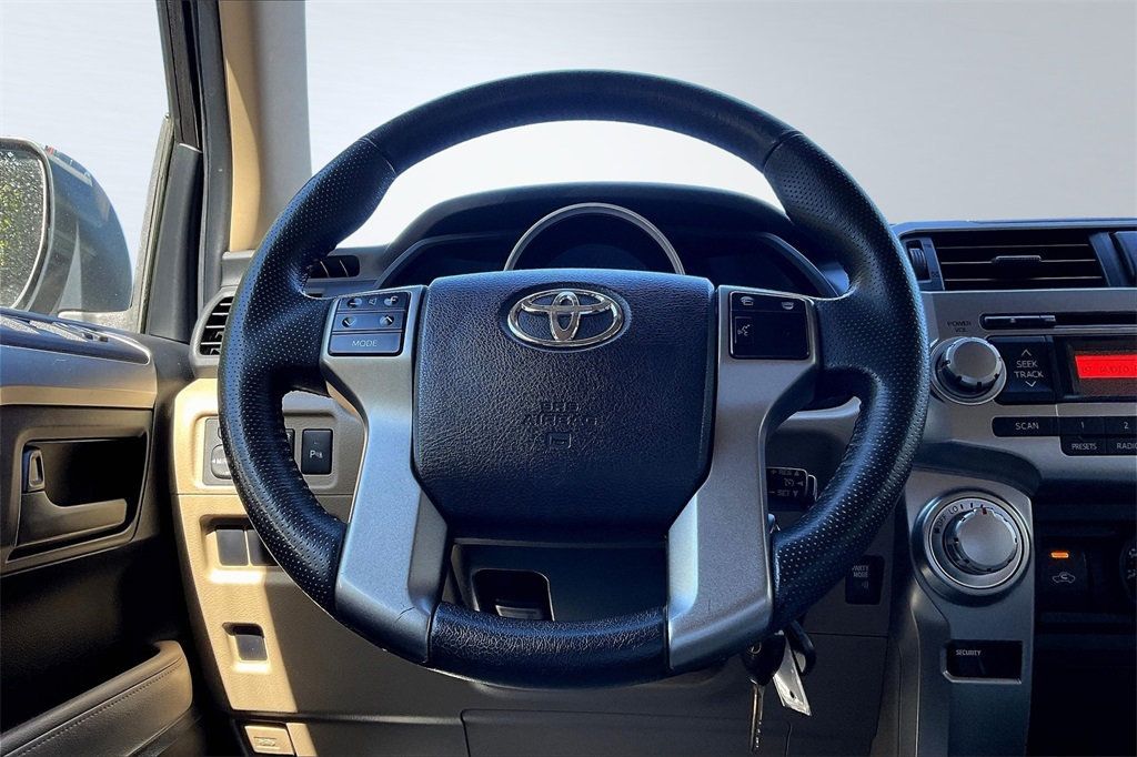 2011 Toyota 4Runner SR5 photo 18