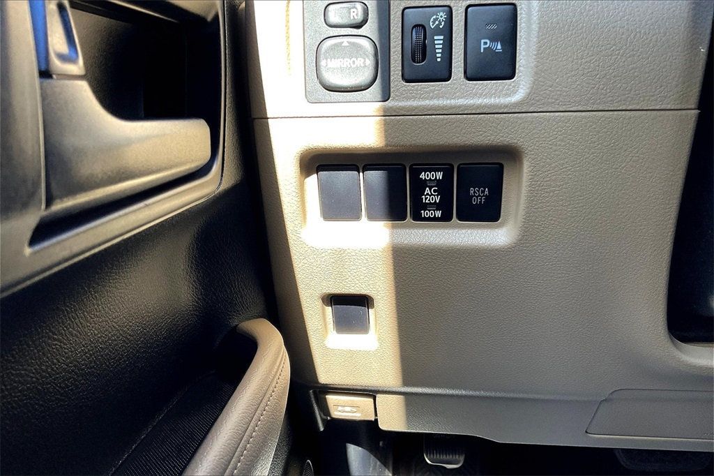 2011 Toyota 4Runner SR5 photo 25