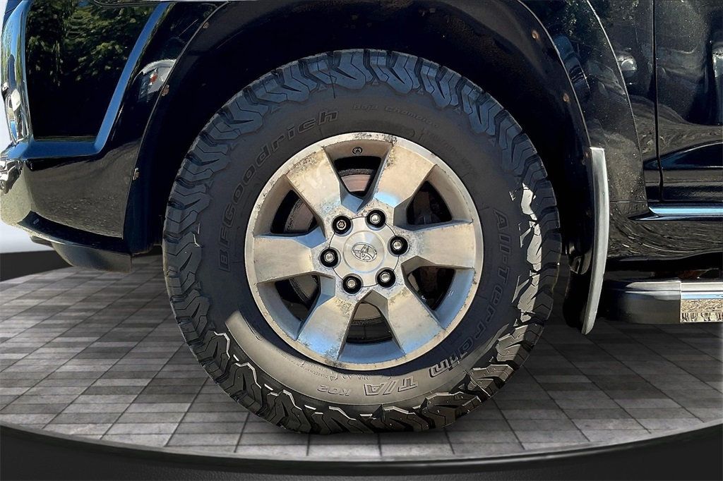 2011 Toyota 4Runner SR5 photo 31