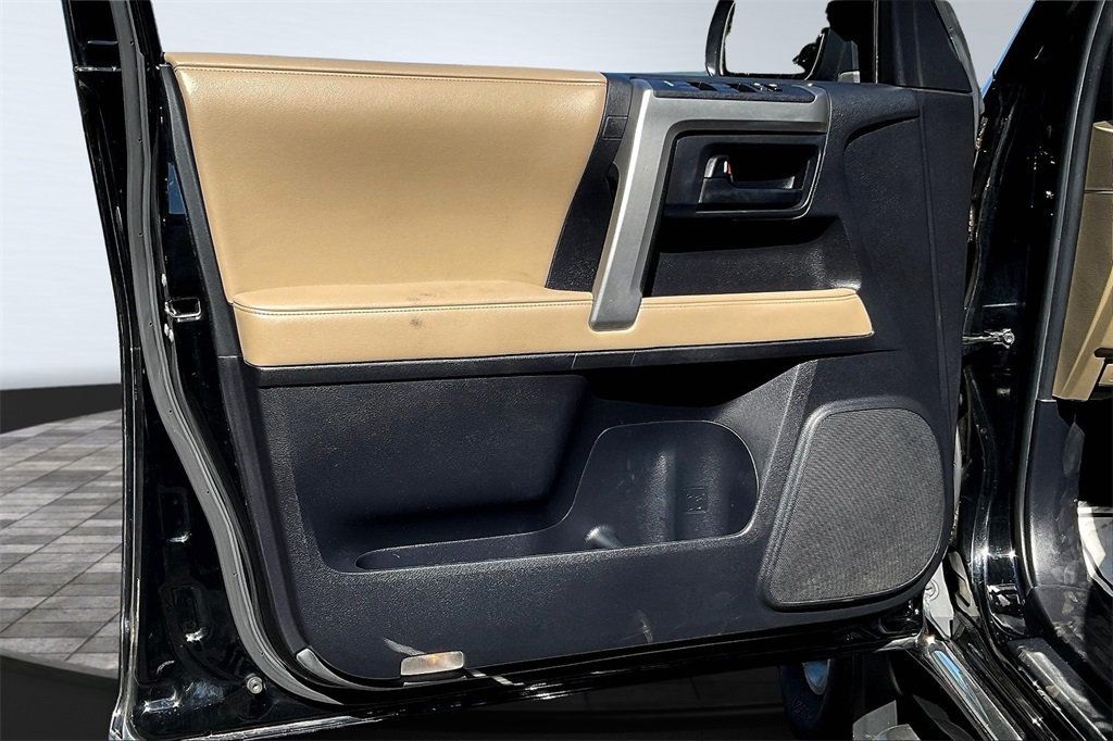 2011 Toyota 4Runner SR5 photo 9