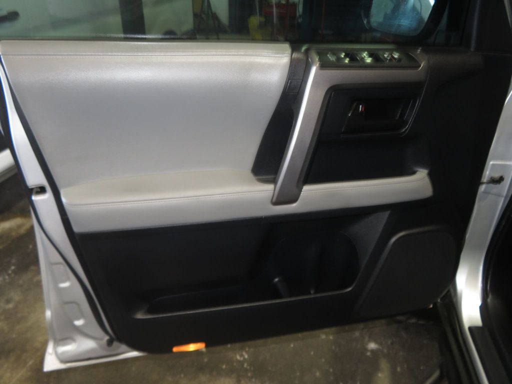 2011 Toyota 4Runner SR5 - 23062378 - 14