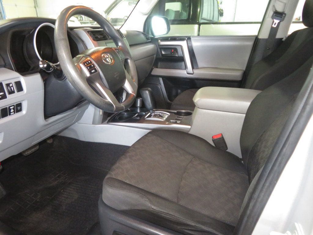 2011 Toyota 4Runner SR5 - 23062378 - 16