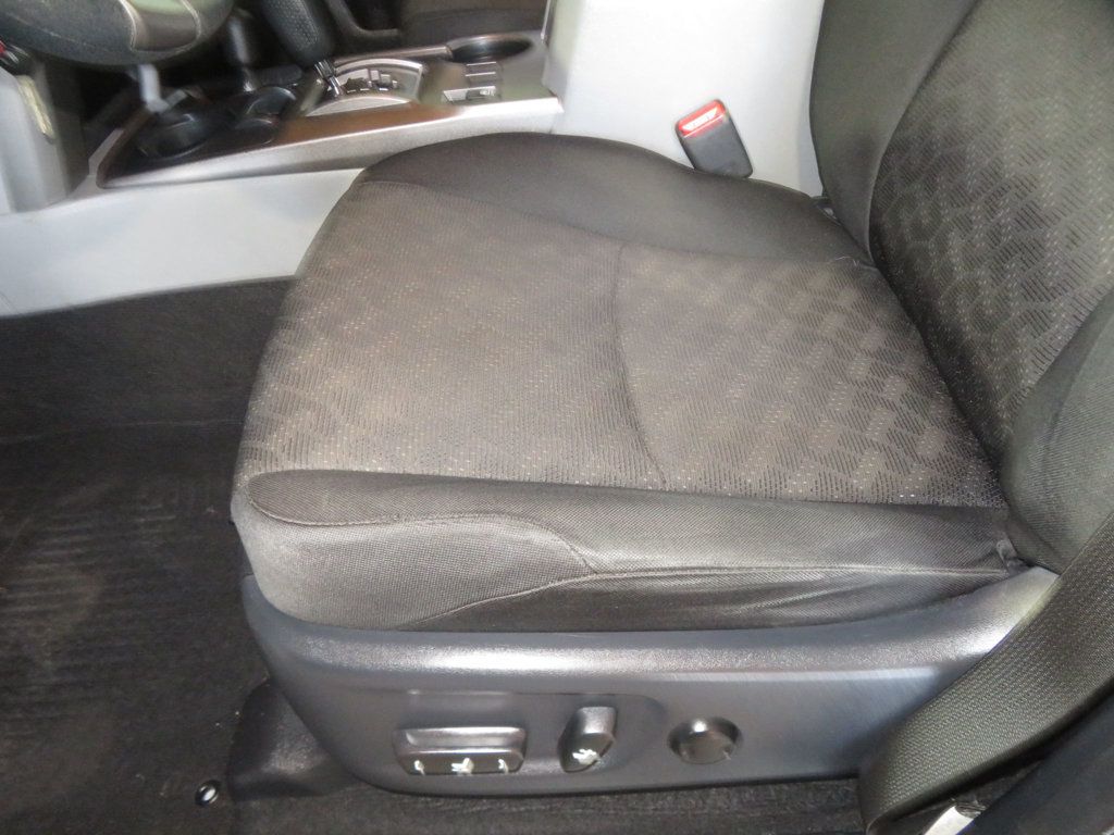 2011 Toyota 4Runner SR5 - 23062378 - 17