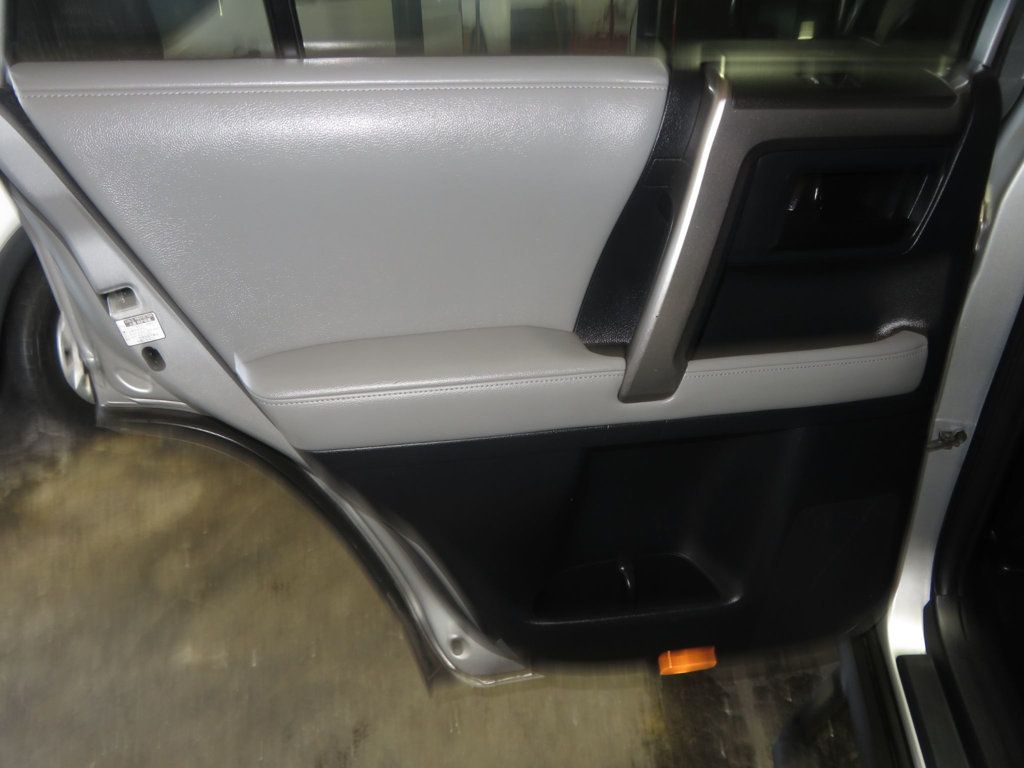 2011 Toyota 4Runner SR5 - 23062378 - 19